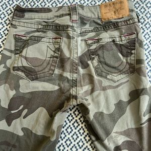 True Religion camo print 5-pocket cotton skinny jeans.
